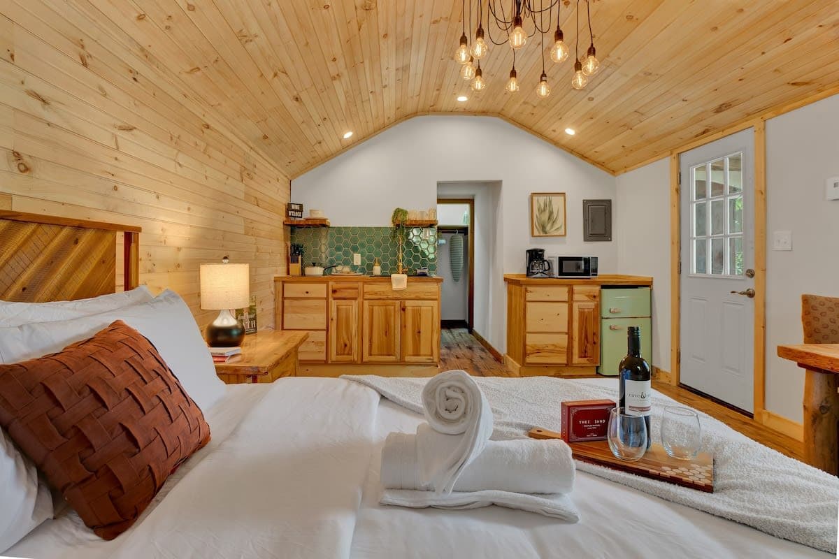 Poconos Cabin | Vaulted Pine | Firepits | Pets OK