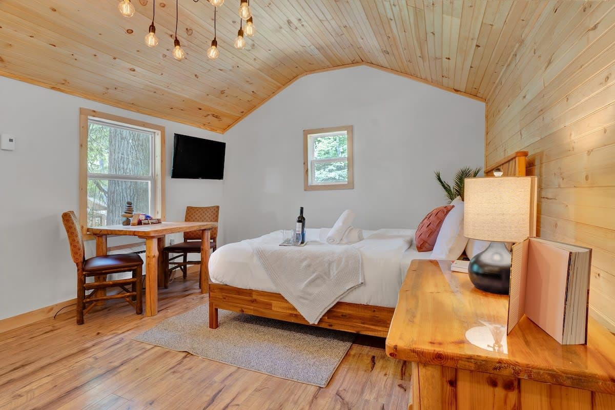 Poconos Cabin | Vaulted Pine | Firepits | Pets OK
