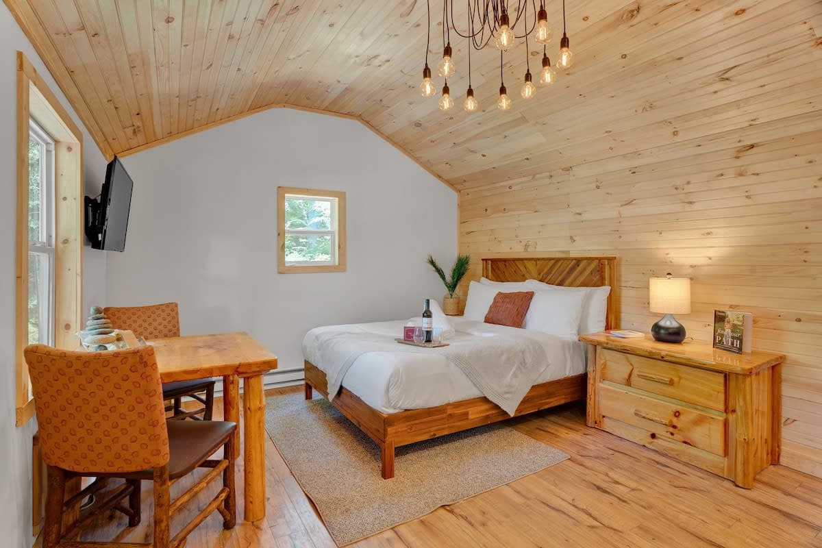 Poconos Cabin | Vaulted Pine | Firepits | Pets OK
