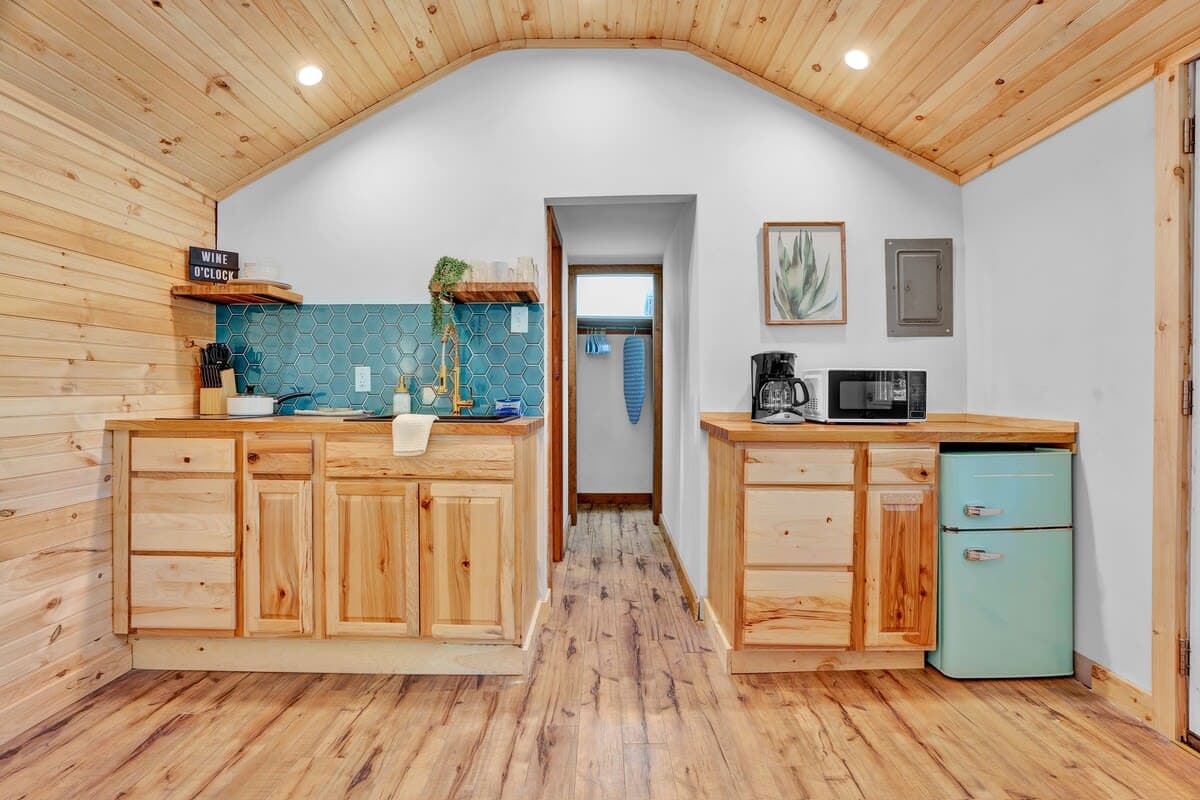 Poconos Cabin | Vaulted Pine | Firepits | Pets OK
