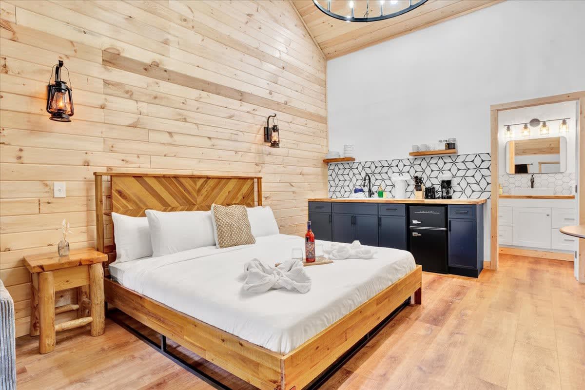 Charming Pocono Modern | Firepits | Pickleball!