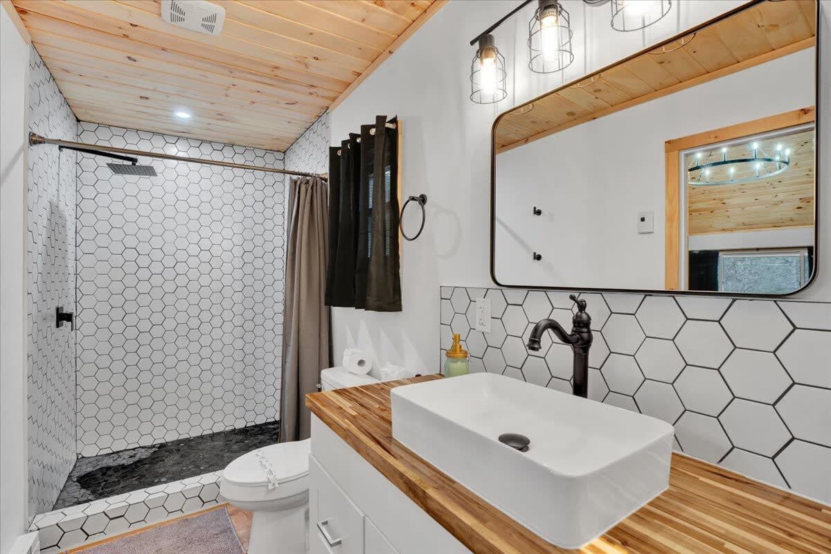 Charming Pocono Modern | Firepits | Pickleball!
