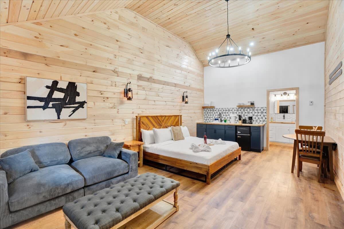Charming Pocono Modern | Firepits | Pickleball!