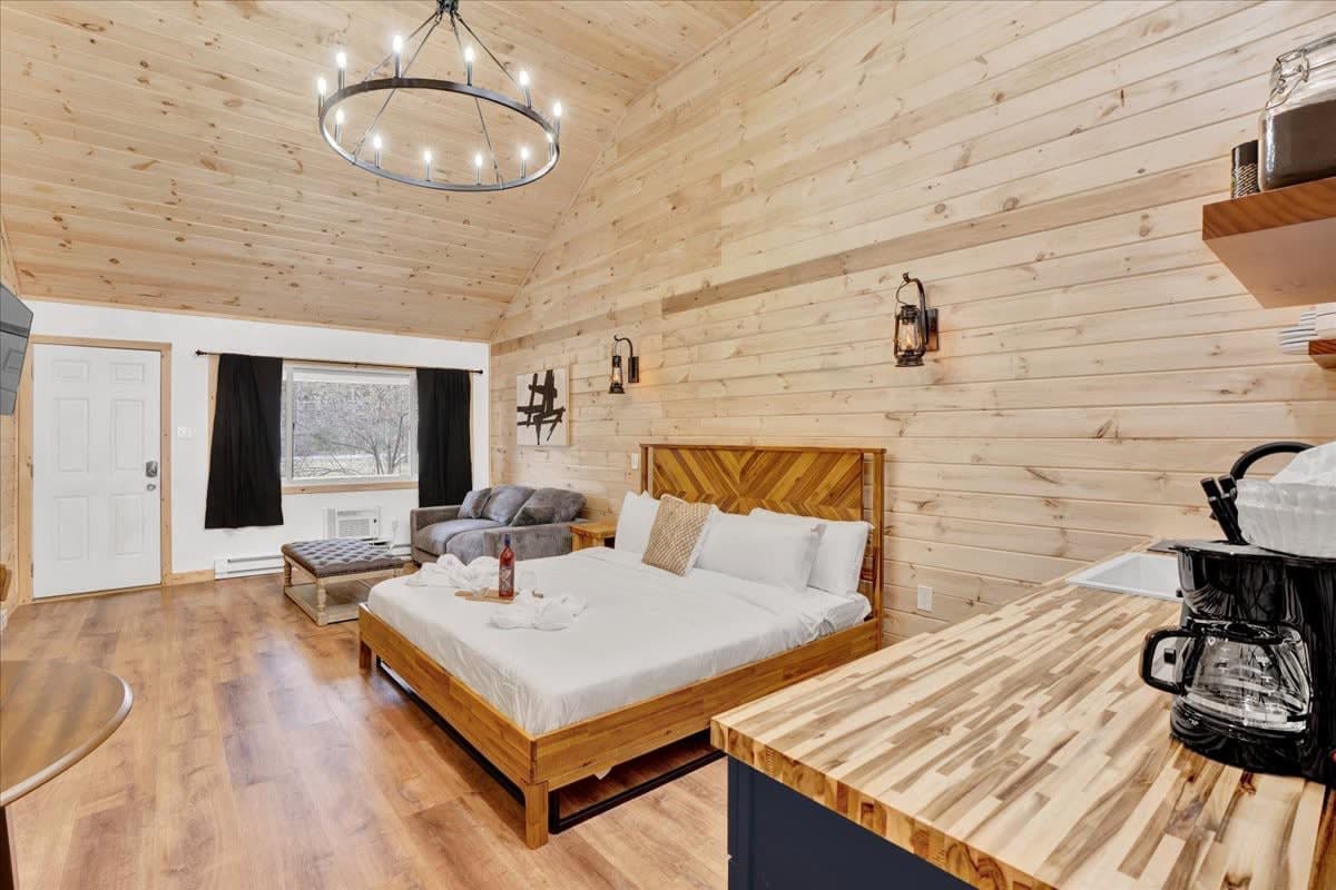 Charming Pocono Modern | Firepits | Pickleball!
