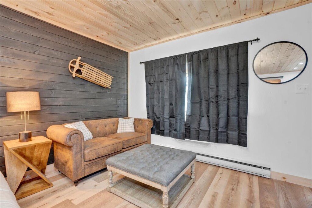 original 1029353356978630145 1785550973