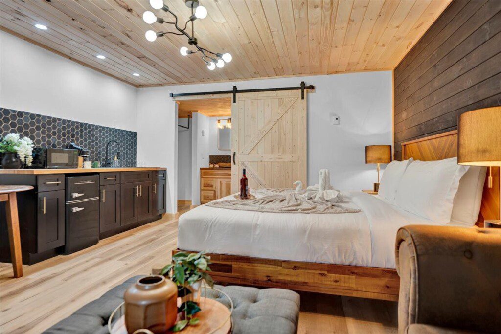 original 1029353356978630145 1785550975