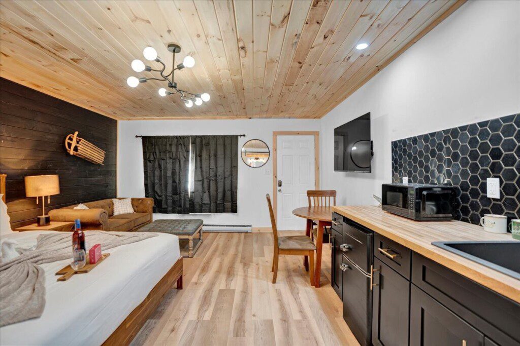 original 1029353356978630145 1785550976