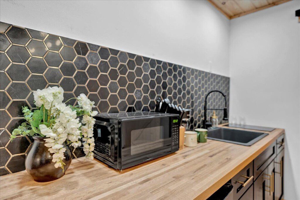 original 1029353356978630145 1785550986