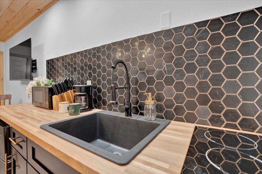 original 1029353356978630145 1785550987