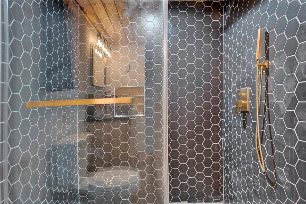 original 1029353356978630145 1785550989