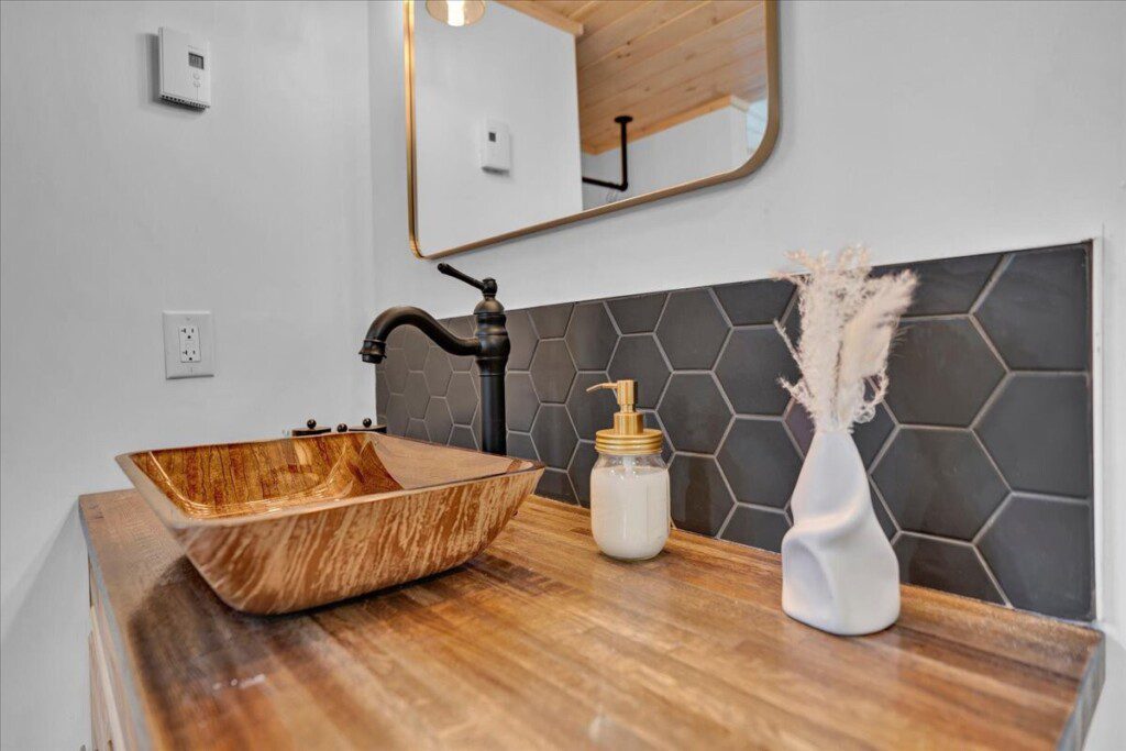 original 1029353356978630145 1785550991