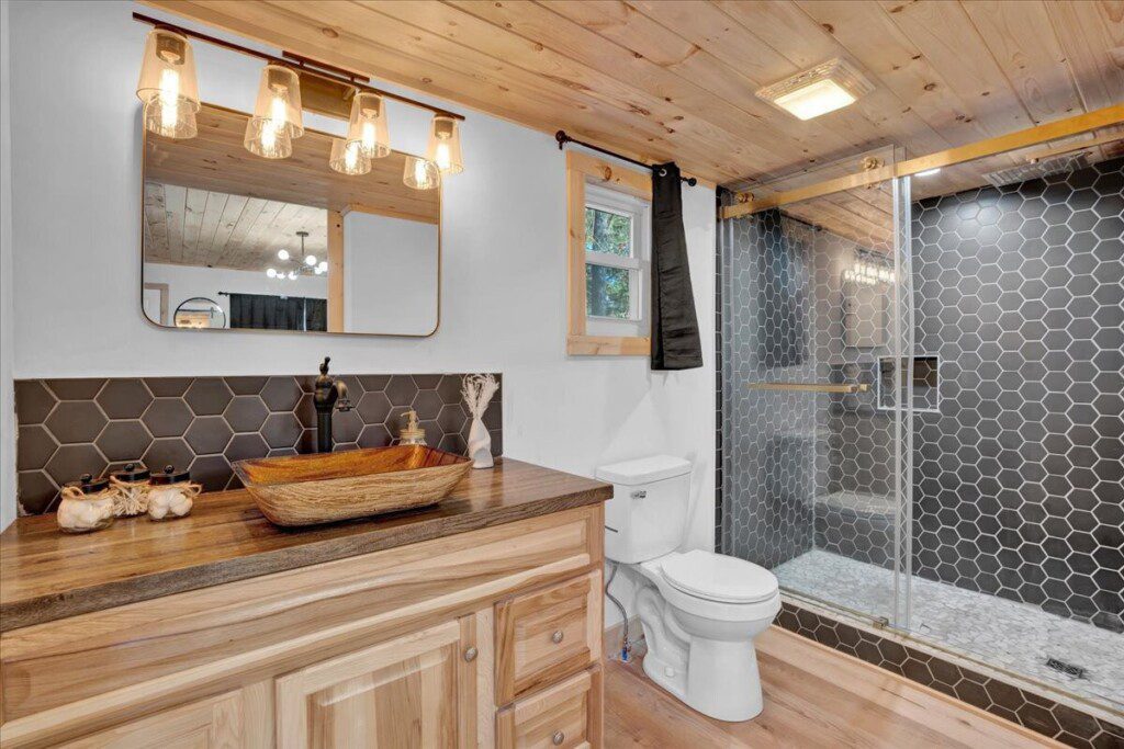 original 1029353356978630145 1785550996