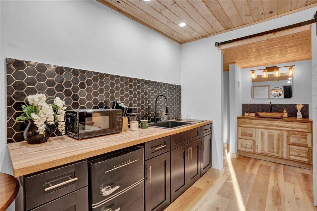 original 1029353356978630145 1785550999