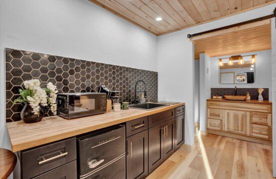 original 1029353356978630145 1785550999