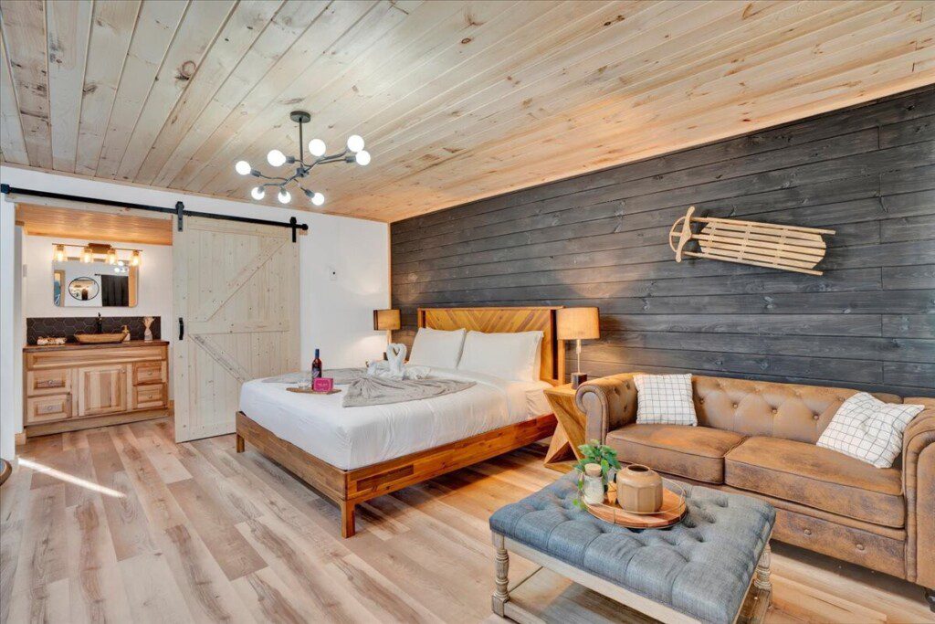 original 1029353356978630145 1785551004