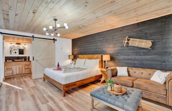 original 1029353356978630145 1785551004