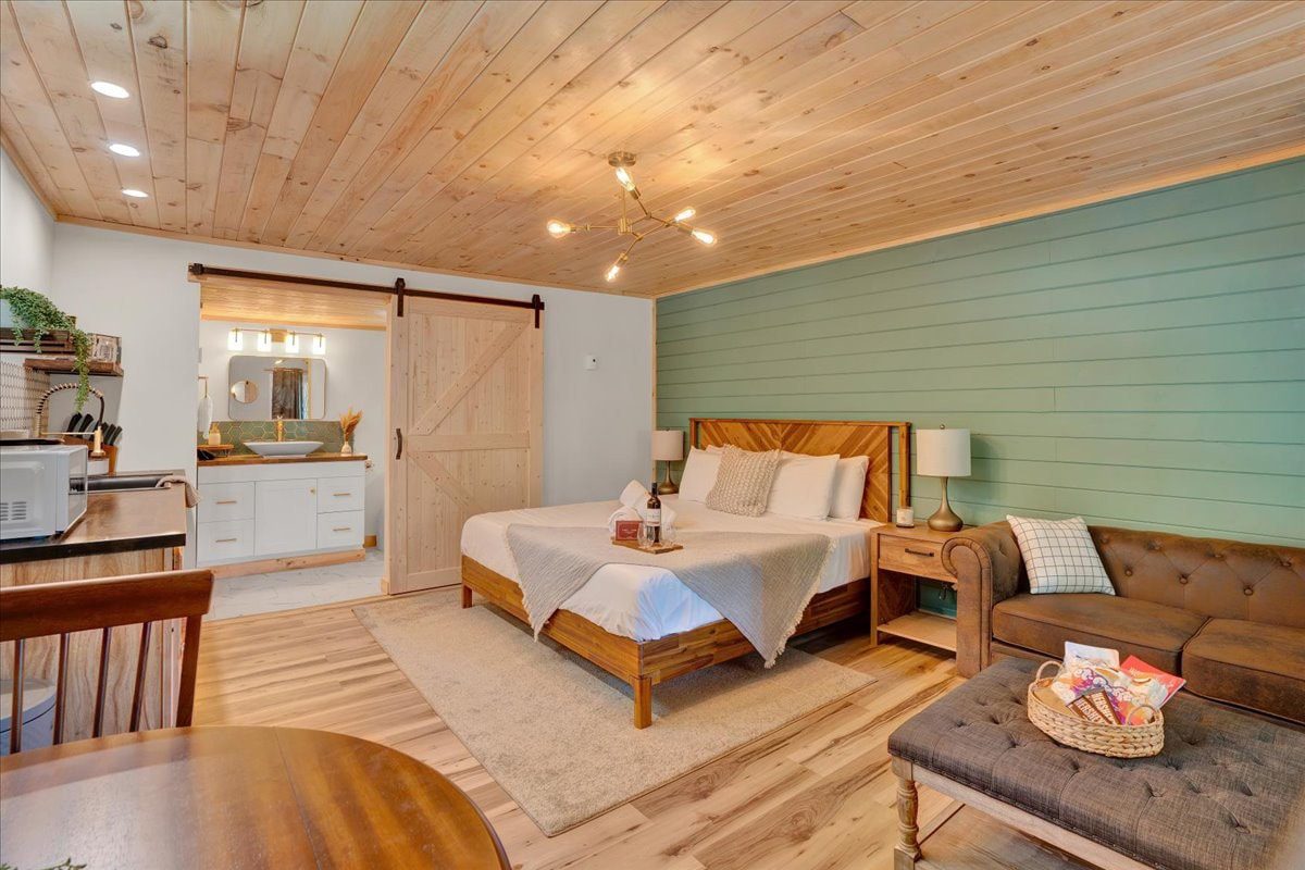 original 895573341002394425 1656073312