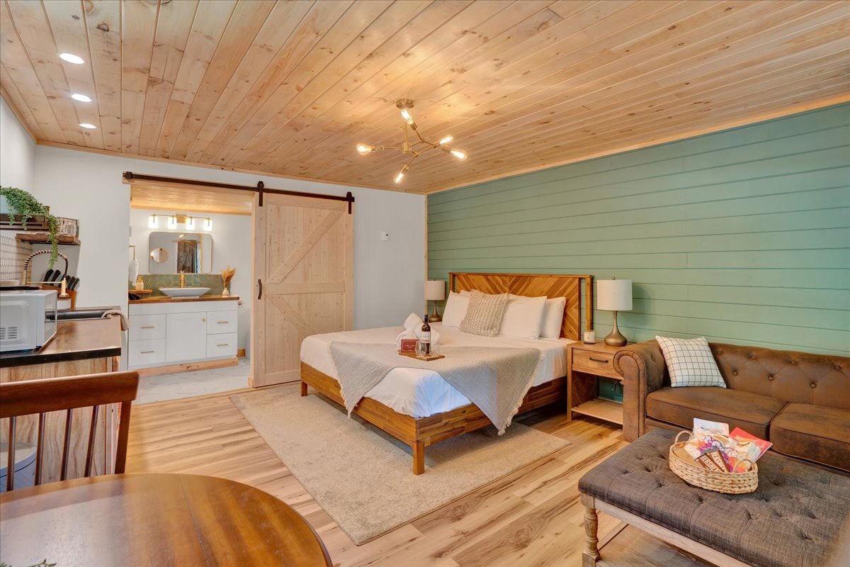 original 895573341002394425 1656073312